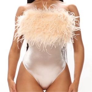 ❌SOLD IN EBAY❌Cream Strapless Feather Bodysuit Small